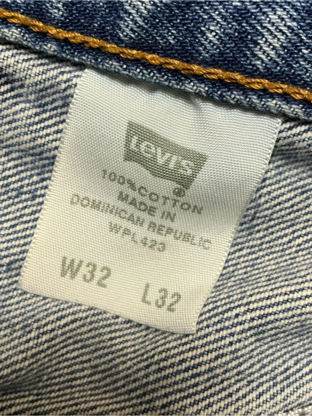 Y2K Levi’s 501 button fly medium wash 100% cotton straight leg jeans 31 x 30